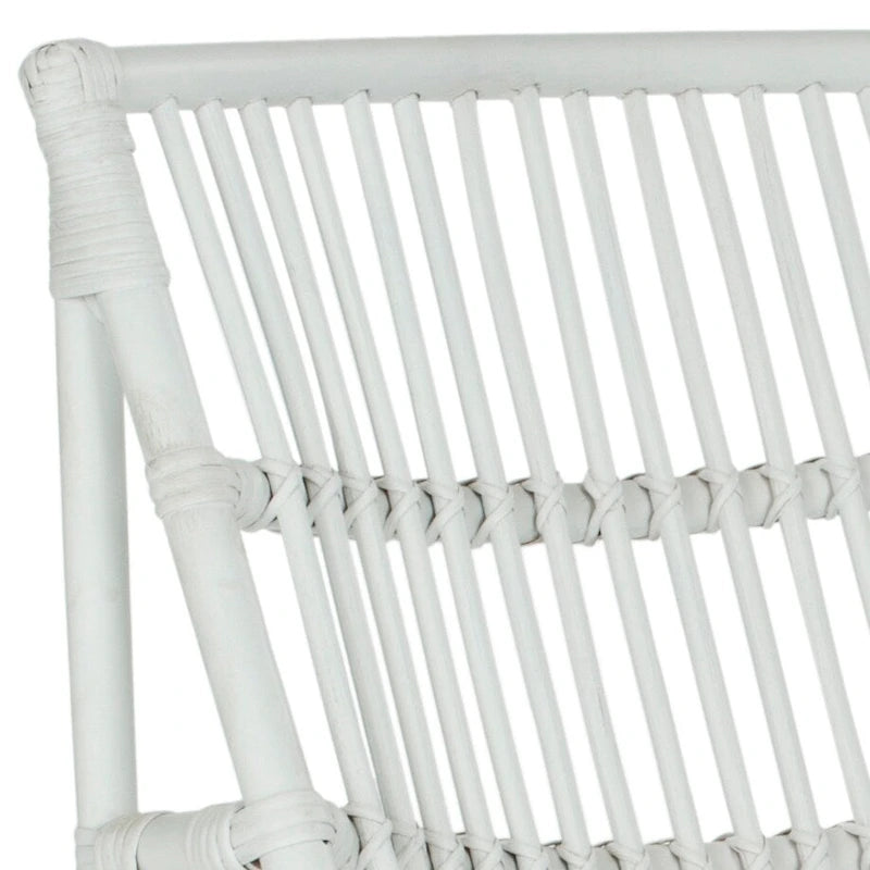 Weißes Korbstuhl- und Hocker-Set – 22W x 30D x 31H