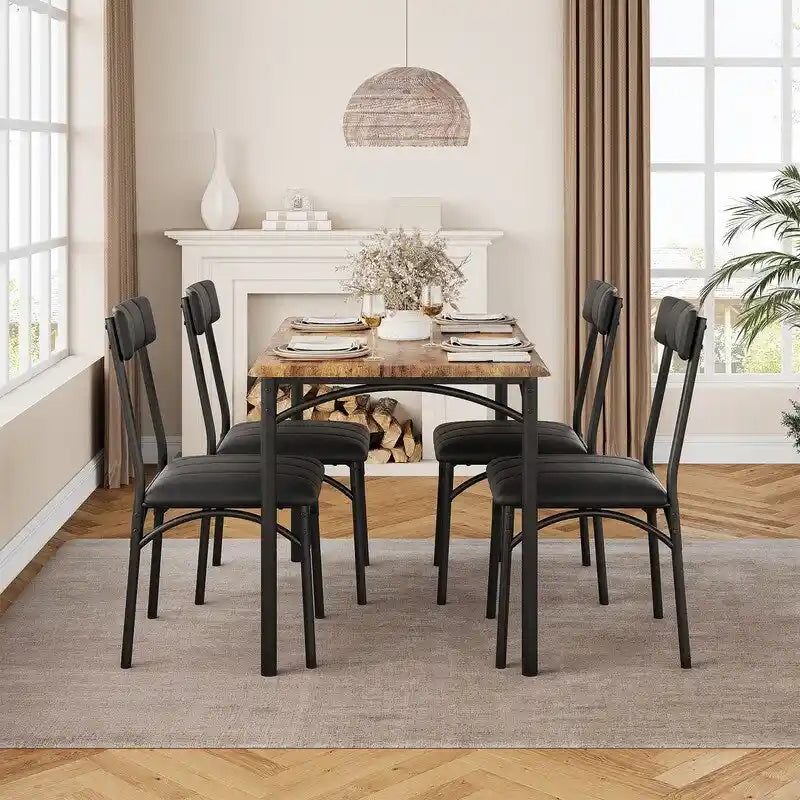 Set di tavolo e sedie da pranzo in legno